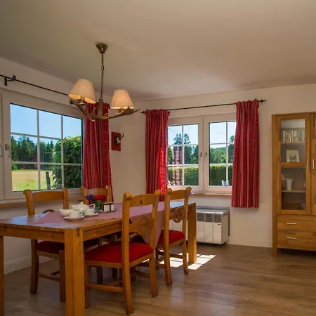 Dom wakacyjny Ferienhaus Waldhaus *